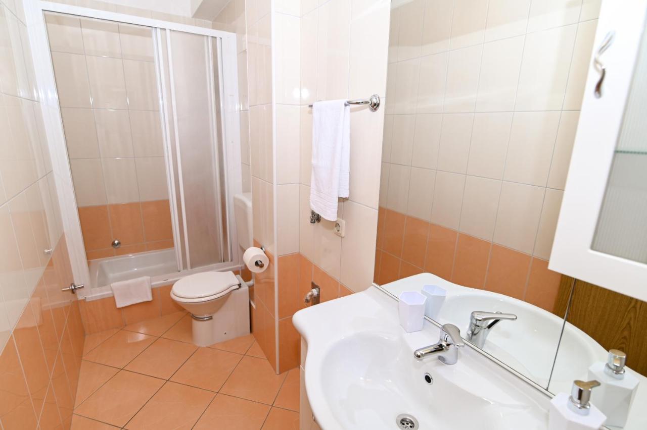 Apartmani Adria Трогір Екстер'єр фото